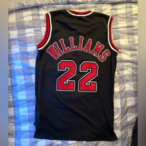 JAY WILLIAMS CHICAGO BULLS NIKE AUTHENTIC
DRI-FIT JERSEY
Size: Men's US S/EU 44
